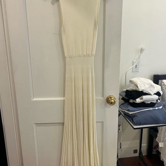 Commense White Pleated Maxi Dress - Picture 3 of 3
